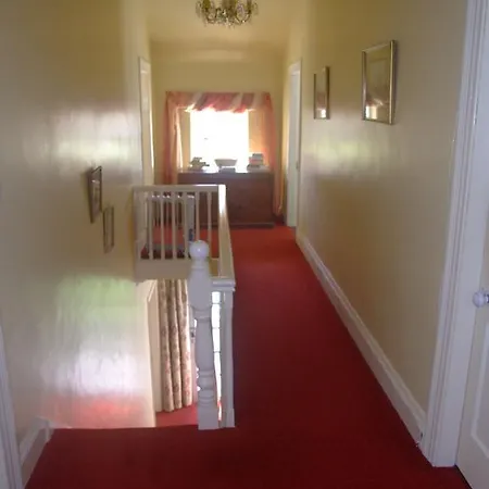 Glen Valley House B&B לינה וארוחת בוקר לינאן