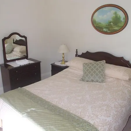 Glen Valley House B&B לינה וארוחת בוקר לינאן
