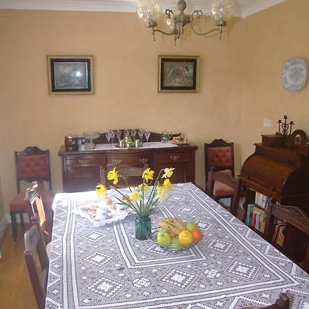 Glen Valley House B&B לינה וארוחת בוקר לינאן